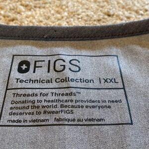 FIGS Technical Collection Cairo Scrub Pants & Chisec 3 Pocket V Top Graphite XXL